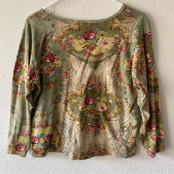 Vintage-Inspired Floral Long Sleeve Top - Picture 6 of 6